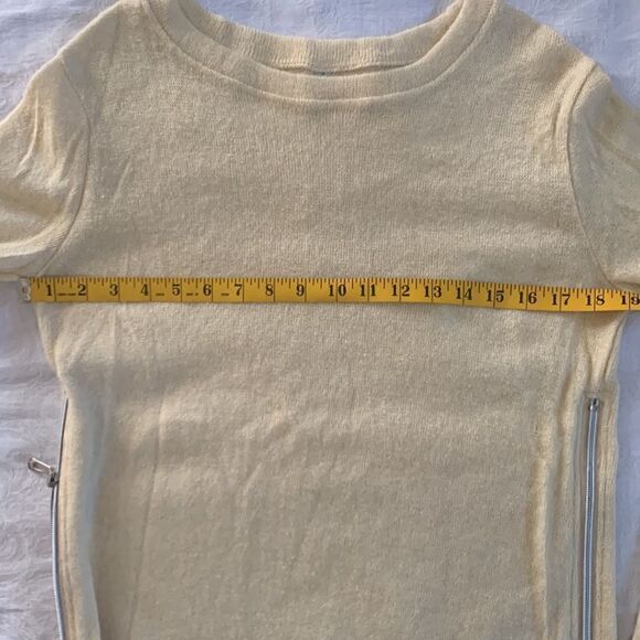 Women’s Sweater size S Cream Side Zipper - Picture 7 of 10